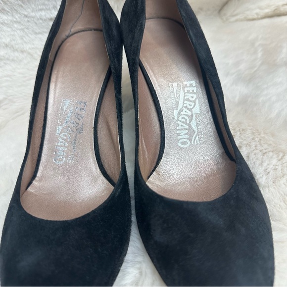 Salvatore Ferragamo Suede Pumps Black - Picture 3 of 12